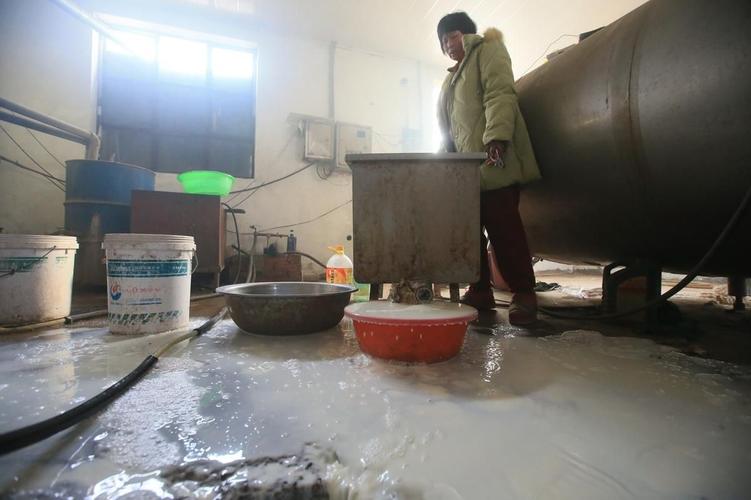 產(chǎn)能過剩,在乳業(yè)專家看來,收購標(biāo)準(zhǔn)提高,乳制品生產(chǎn)企業(yè)自身牧場增加
